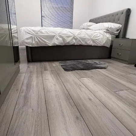 Lovely And Comfortable Home Stay In London